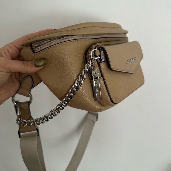 Michael Kors Maisie Large Pebbled Leather 2-in-1 Sling Fanny Pack – EUC - Picture 8 of 11